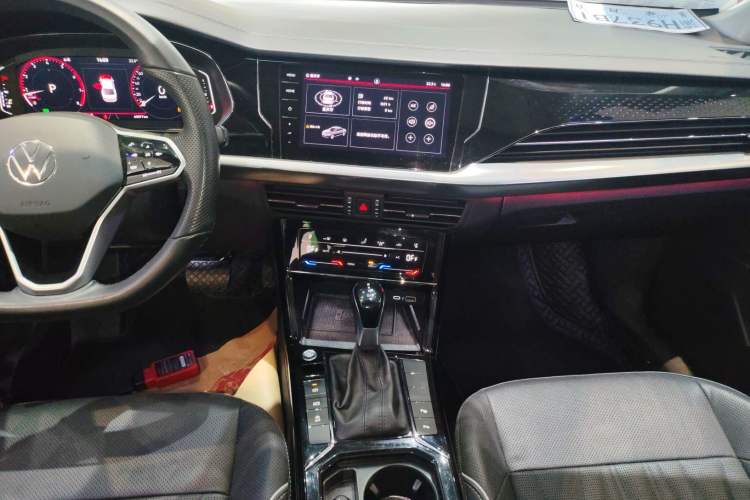 Used Volkswagen Passat 2022 330TSI Starry Luxury Edition Audio And AC Panel