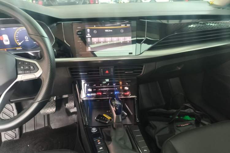 Used Volkswagen Passat 2022 330TSI Starry Elite Edition Audio And AC Panel