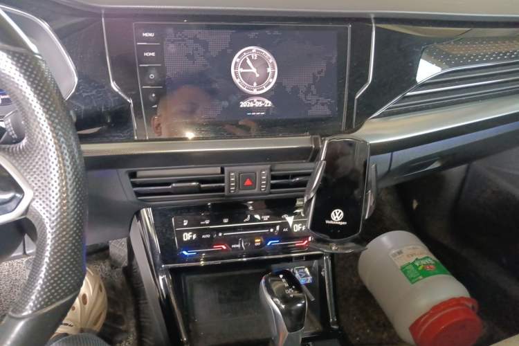 Used Volkswagen Passat 2022 330TSI Luxury Edition Audio And AC Panel