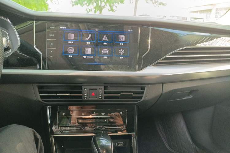 Used Volkswagen Passat 2022 380TSI Flagship Edition Audio And AC Panel
