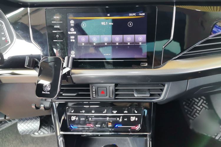 Used Volkswagen Passat 2022 330TSI Starry Elite Edition Audio And AC Panel