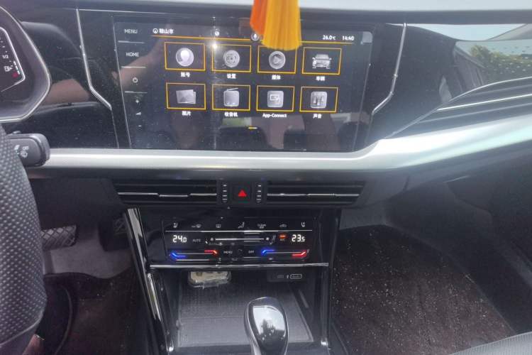 Used Volkswagen Passat 2022 330TSI Luxury Edition Audio And AC Panel