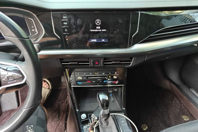 Used Volkswagen Passat 2022 330TSI Starry Luxury Edition Audio And AC Panel