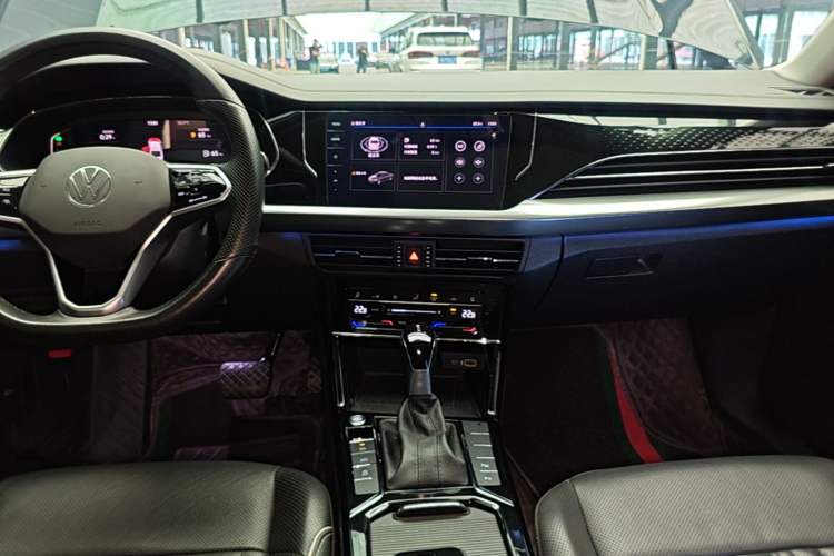 Used Volkswagen Passat 2022 330TSI Starry Elite Edition Audio And AC Panel