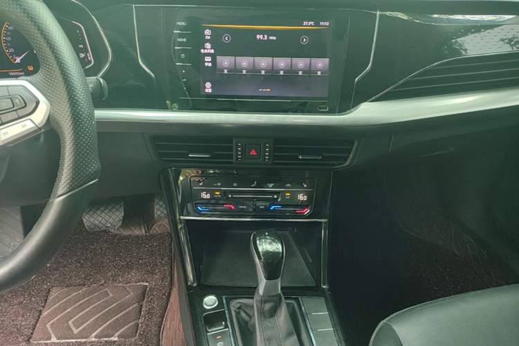 Used Volkswagen Passat 2022 330TSI Elite Edition Custom Version Audio And AC Panel