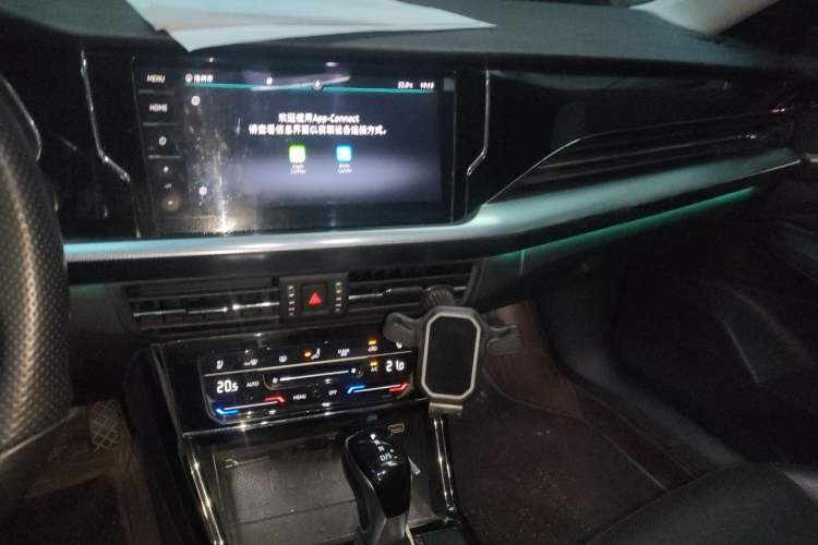 Used Volkswagen Passat 2022 330TSI Luxury Edition Audio And AC Panel