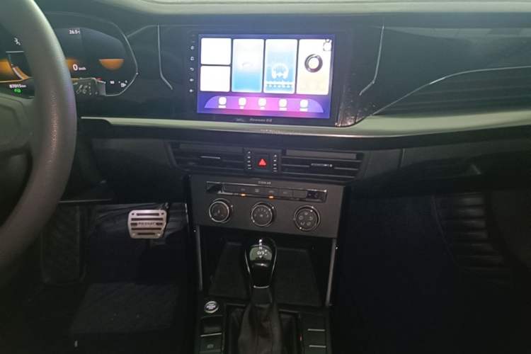 Used Volkswagen Passat 2022 280TSI Business Edition Audio And AC Panel