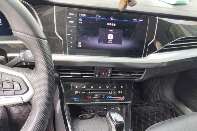 Used Volkswagen Passat 2022 330TSI Luxury Edition Audio And AC Panel