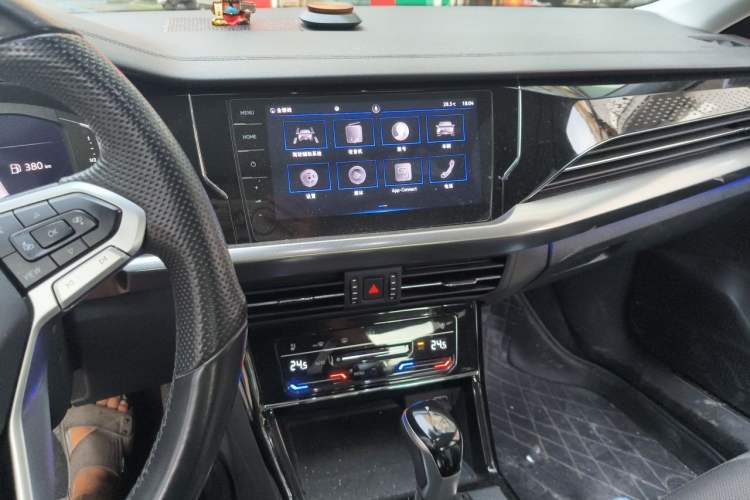 Used Volkswagen Passat 2022 330TSI Luxury Edition Audio And AC Panel