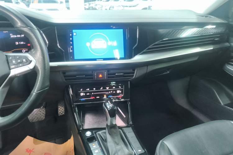 Used Volkswagen Passat 2022 330TSI Starry Elite Edition Audio And AC Panel