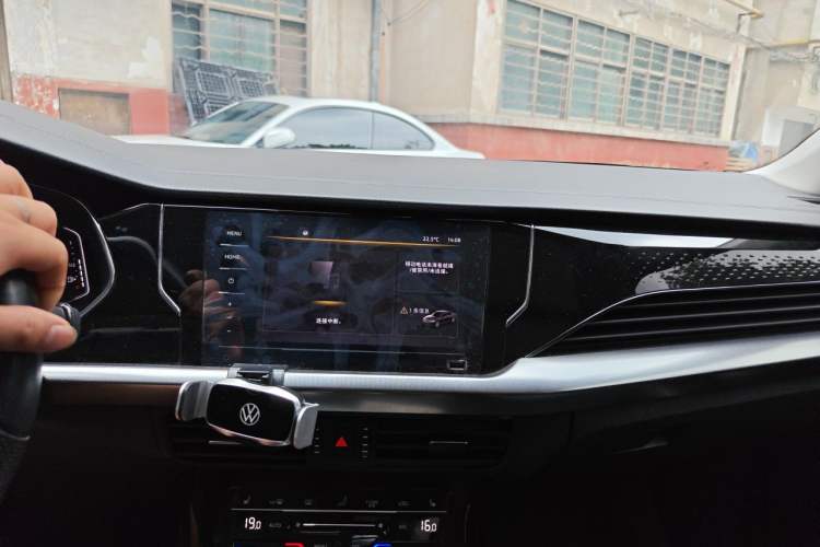 Used Volkswagen Passat 2022 330TSI Starry Elite Edition Audio And AC Panel