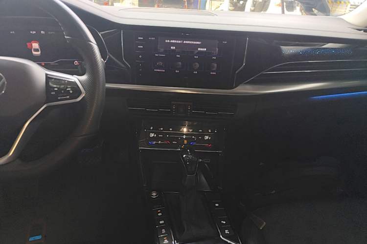 Used Volkswagen Passat 2022 380TSI Flagship Edition Audio And AC Panel