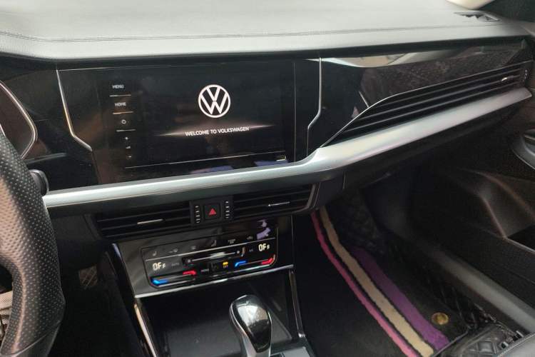 Used Volkswagen Passat 2022 330TSI Starry Elite Edition Audio And AC Panel
