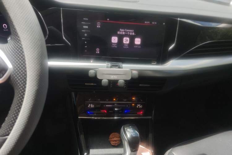 Used Volkswagen Passat 2022 330TSI Starry Elite Edition Audio And AC Panel