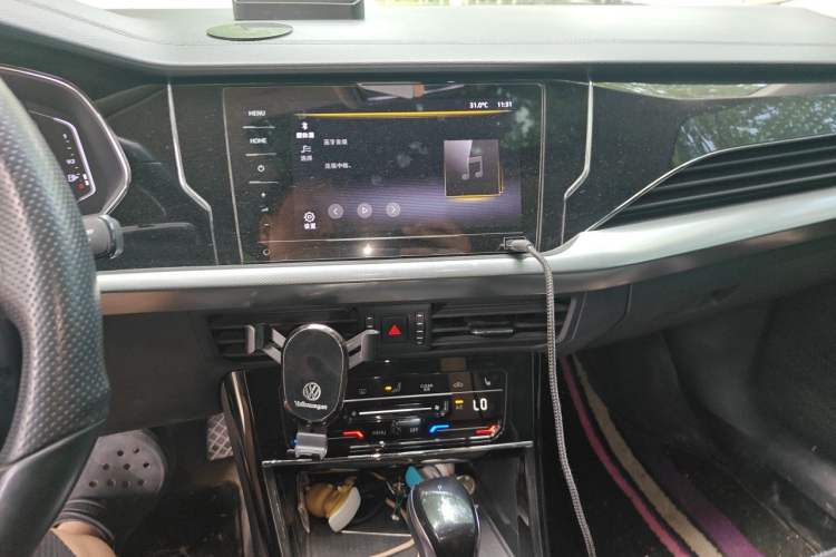Used Volkswagen Passat 2022 330TSI Starry Elite Edition Audio And AC Panel
