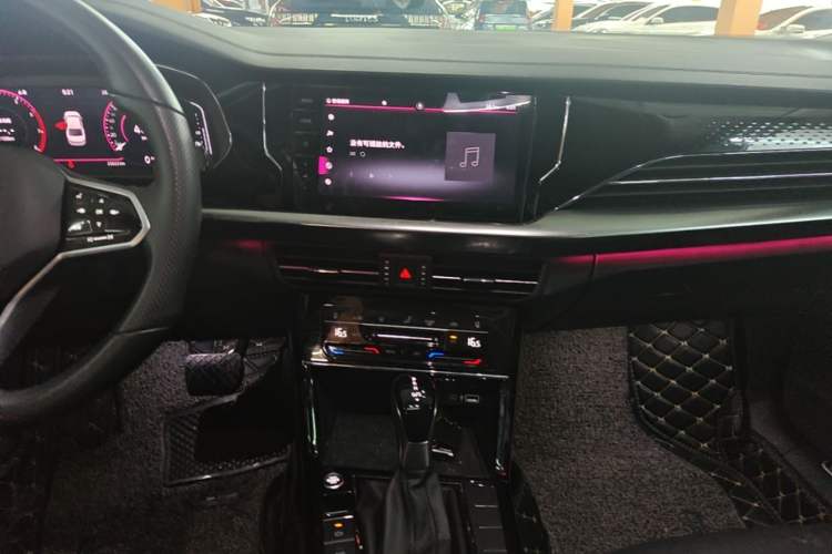 Used Volkswagen Passat 2022 330TSI Starry Luxury Edition Audio And AC Panel