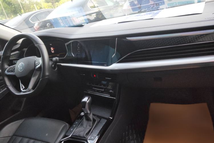 Used Volkswagen Passat 2022 330TSI Starry Elite Edition Audio And AC Panel