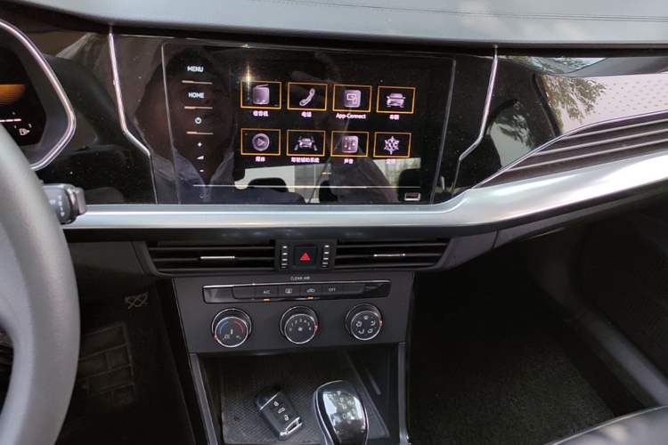 Used Volkswagen Passat 2022 280TSI Business Edition Audio And AC Panel