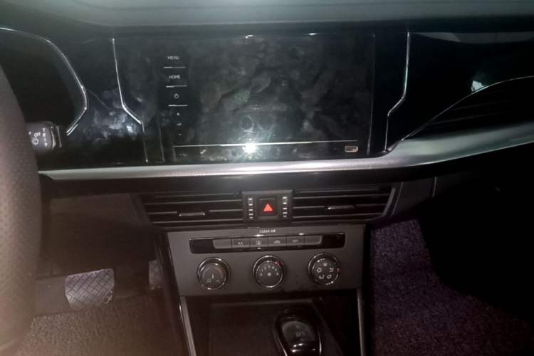 Used Volkswagen Passat 2022 280TSI Business Edition Audio And AC Panel