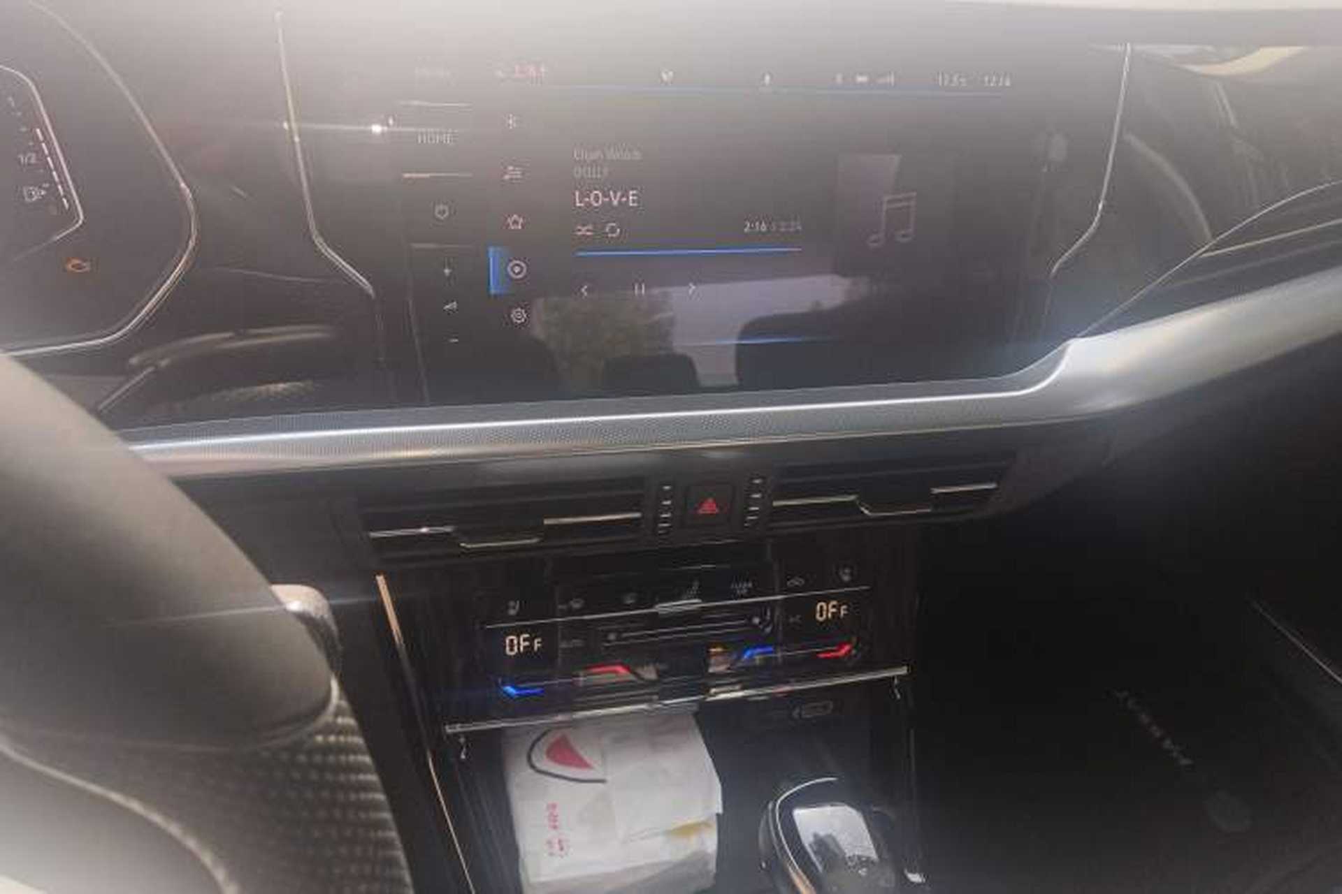 Used Volkswagen Passat 2022 380TSI Luxury Edition Audio And AC Panel