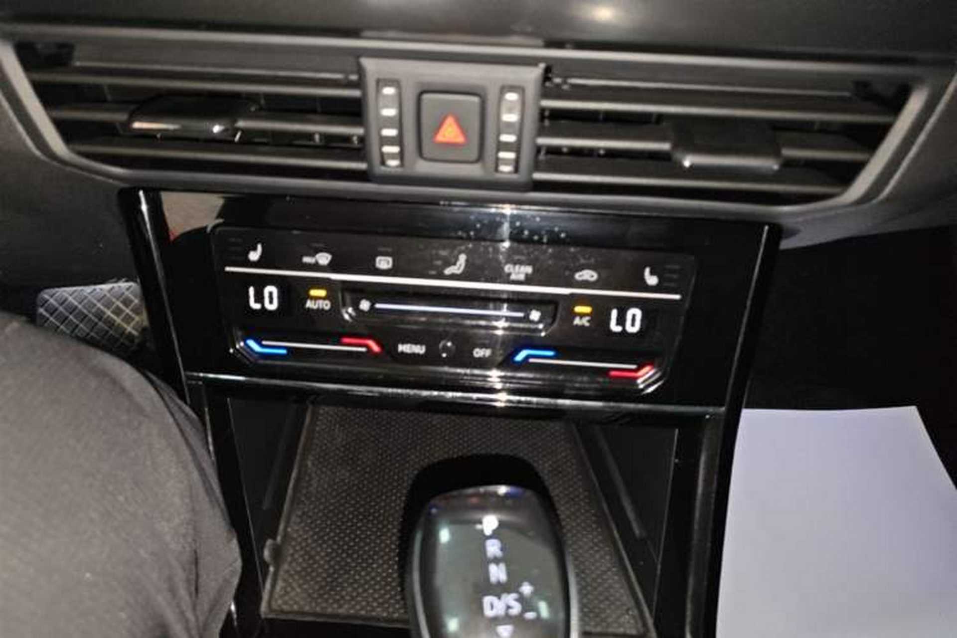 Used Volkswagen Passat 2022 330TSI Starry Elite Edition Audio And AC Panel