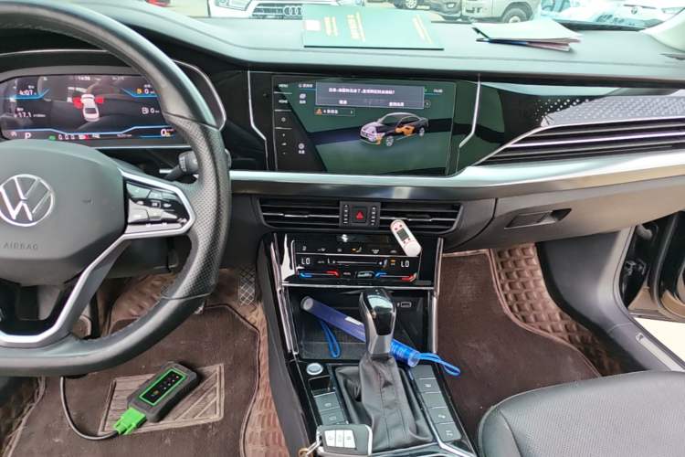 Used Volkswagen Passat 2022 330TSI Elite Edition Audio And AC Panel