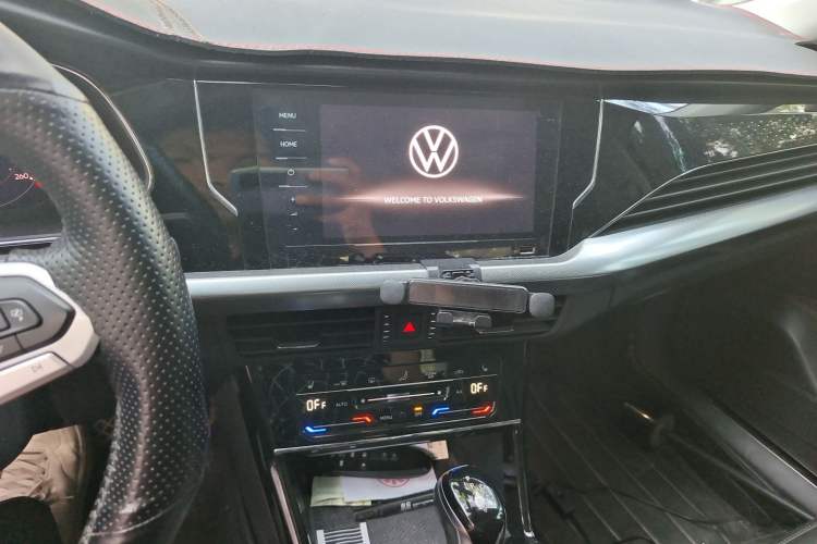 Used Volkswagen Passat 2022 330TSI Elite Edition Audio And AC Panel