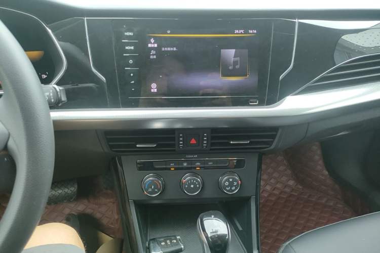 Used Volkswagen Passat 2022 280TSI Business Edition Audio And AC Panel