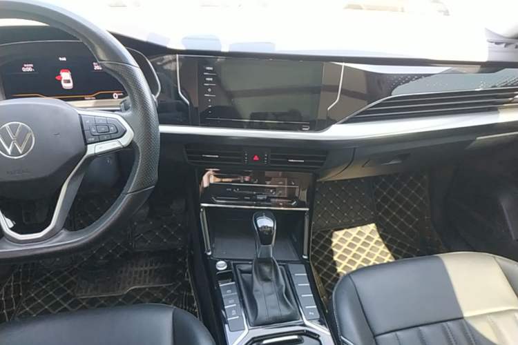 Used Volkswagen Passat 2022 330TSI Elite Edition Audio And AC Panel