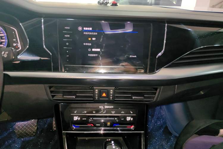 Used Volkswagen Passat 2022 330TSI Starry Elite Edition Audio And AC Panel