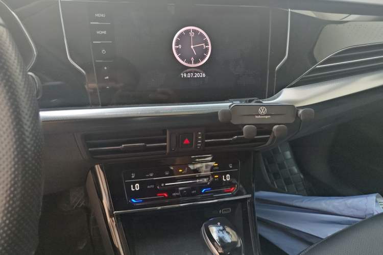 Used Volkswagen Passat 2022 330TSI Starry Elite Edition Audio And AC Panel