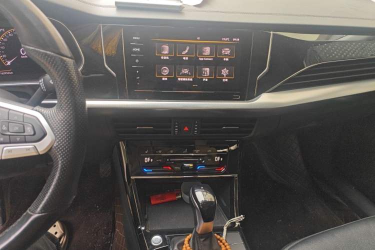 Used Volkswagen Passat 2022 330TSI Starry Elite Edition Audio And AC Panel