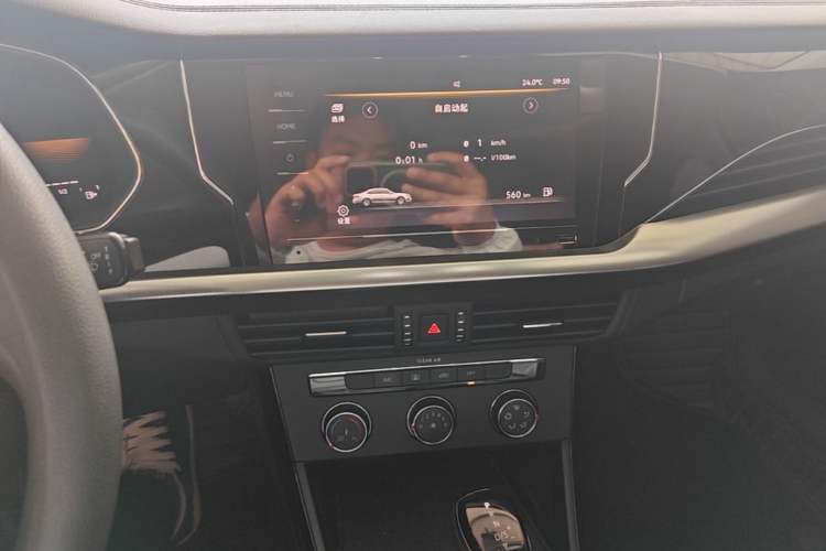 Used Volkswagen Passat 2022 280TSI Business Edition Audio And AC Panel