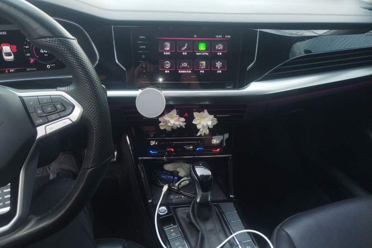 Used Volkswagen Passat 2022 330TSI Elite Edition Audio And AC Panel