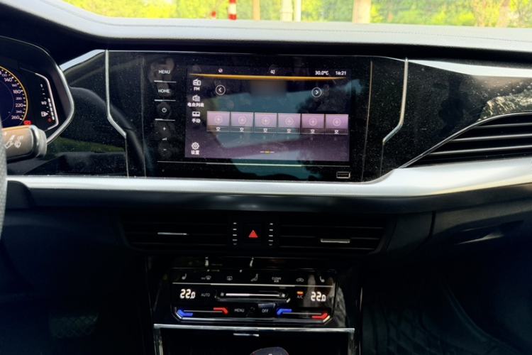 Used Volkswagen Passat 2022 330TSI Starry Elite Edition Audio And AC Panel