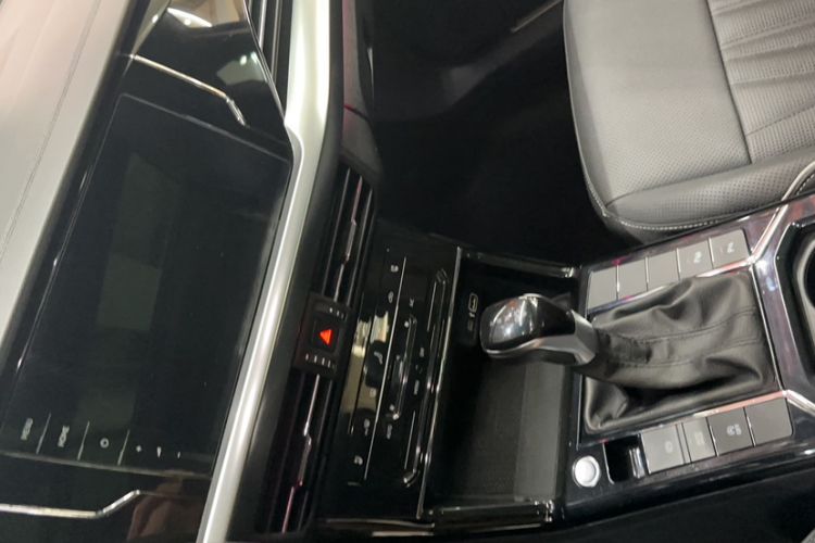 Used Volkswagen Passat 2022 330TSI Starry Luxury Edition Audio And AC Panel