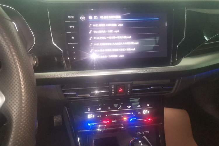 Used Volkswagen Passat 2022 330TSI Luxury Edition Audio And AC Panel