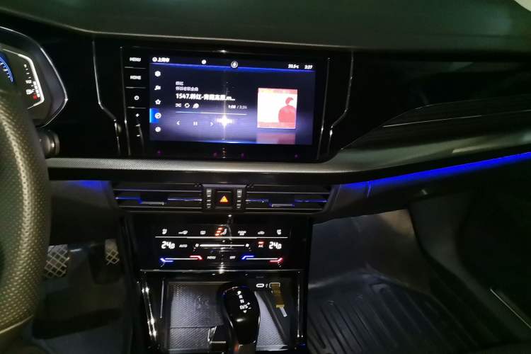 Used Volkswagen Passat 2022 330TSI Luxury Edition Audio And AC Panel
