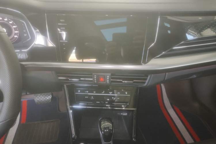 Used Volkswagen Passat 2022 330TSI Starry Luxury Edition Audio And AC Panel