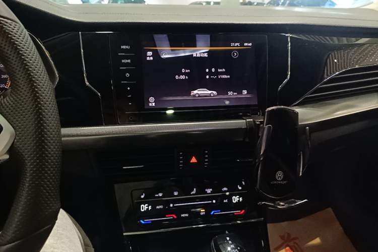 Used Volkswagen Passat 2022 330TSI Starry Elite Edition Audio And AC Panel