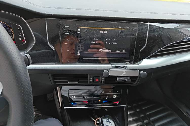 Used Volkswagen Passat 2022 330TSI Starry Elite Edition Audio And AC Panel