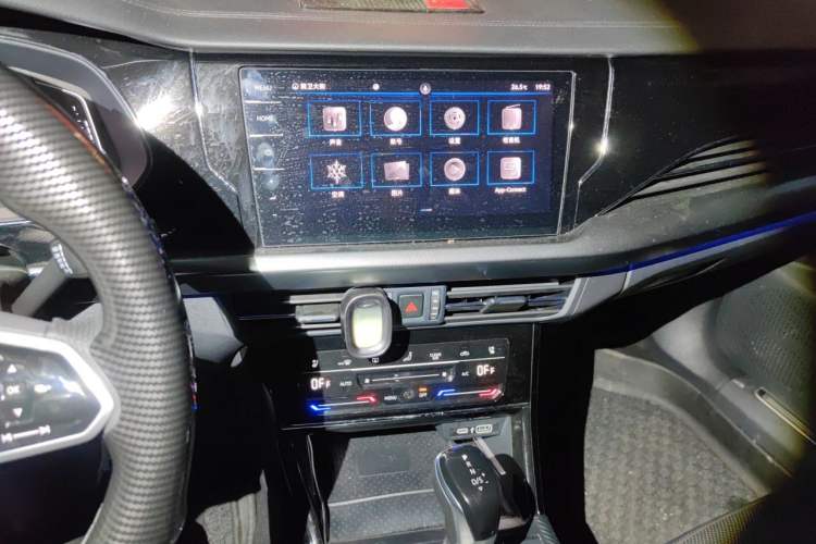 Used Volkswagen Passat 2022 330TSI Luxury Edition Audio And AC Panel