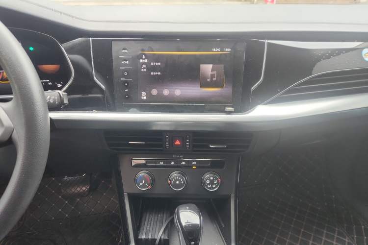 Used Volkswagen Passat 2022 280TSI Business Edition Audio And AC Panel