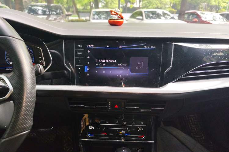 Used Volkswagen Passat 2022 330TSI Starry Luxury Edition Audio And AC Panel