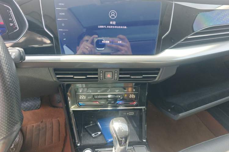 Used Volkswagen Passat 2022 380TSI Flagship Edition Audio And AC Panel