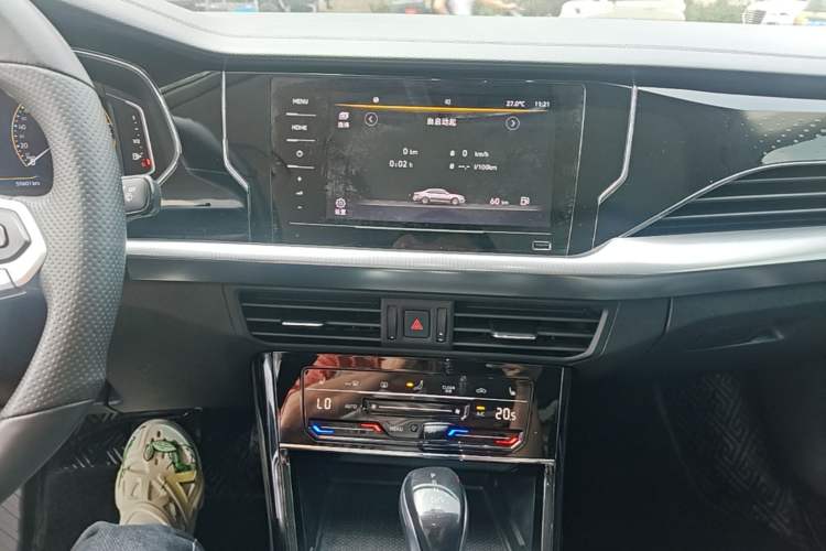 Used Volkswagen Passat 2022 330TSI Starry Elite Edition Audio And AC Panel