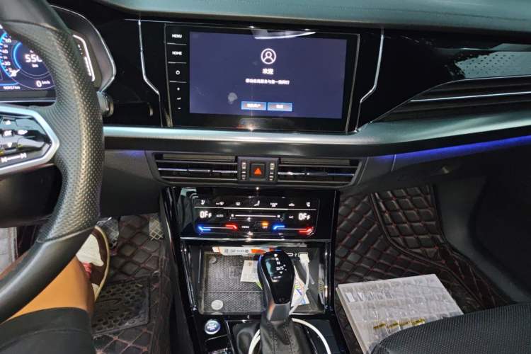 Used Volkswagen Passat 2022 330TSI Luxury Edition Audio And AC Panel