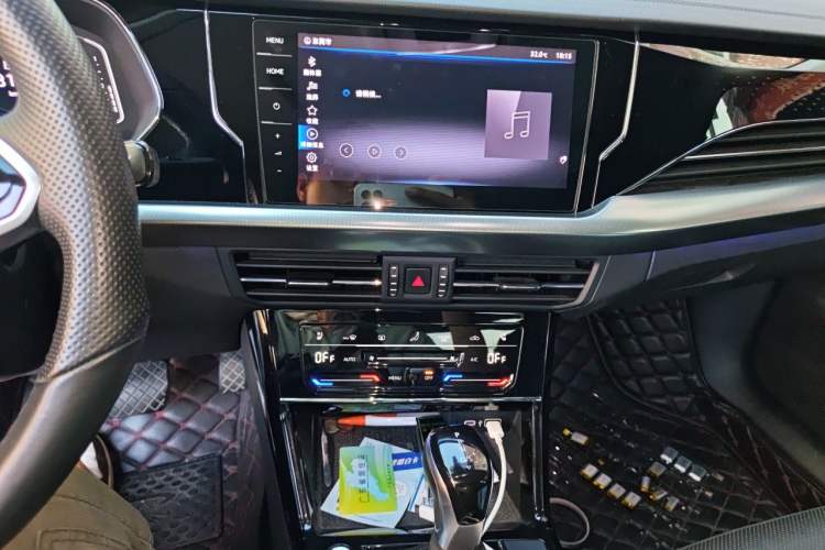 Used Volkswagen Passat 2022 330TSI Luxury Edition Audio And AC Panel