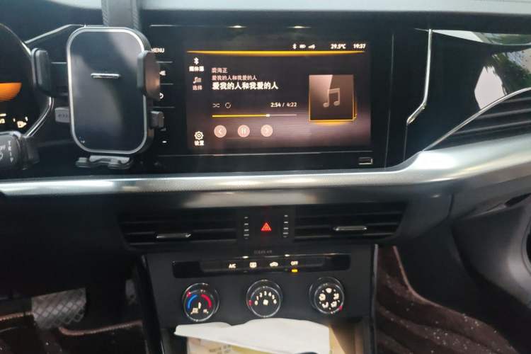 Used Volkswagen Passat 2022 280TSI Business Edition Audio And AC Panel