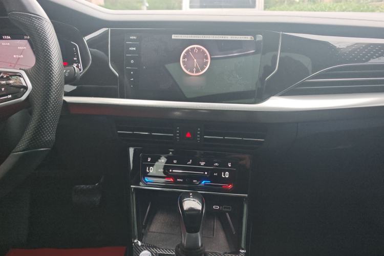 Used Volkswagen Passat 2022 330TSI Starry Luxury Edition Audio And AC Panel